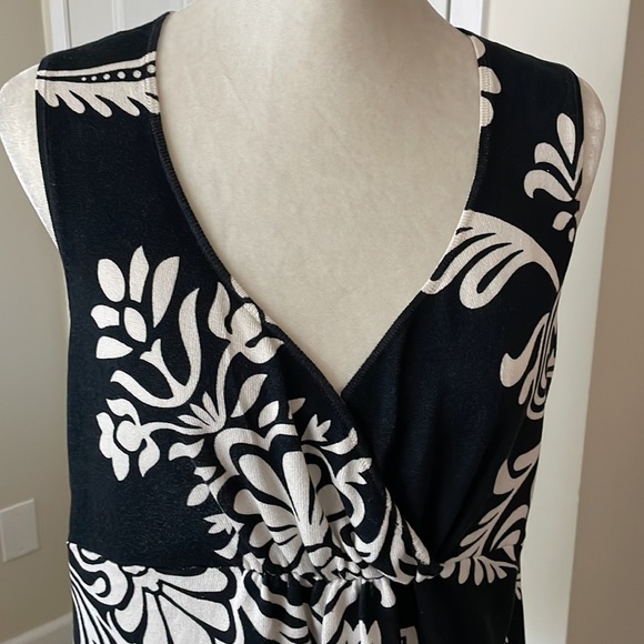 ANN TAYLOR SLEEVELESS TOP. - Picture 2 of 7